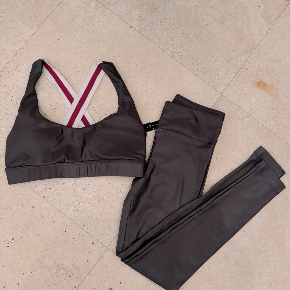 KORAL Lustrous Infinity High Rise Leggings & matching sports bra
**never worn***